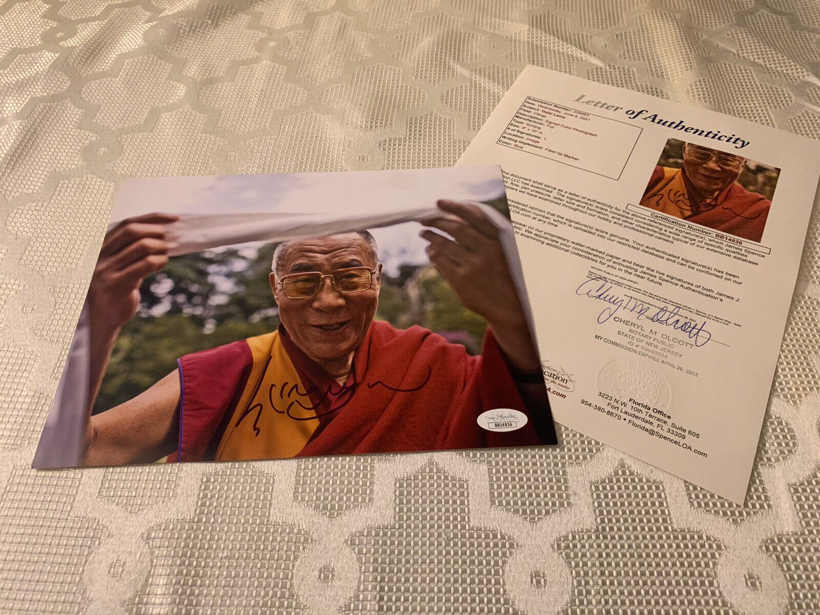 His Holiness Dalai Lama Signed 8 X 10 Photo JSA Authentication LOA COA