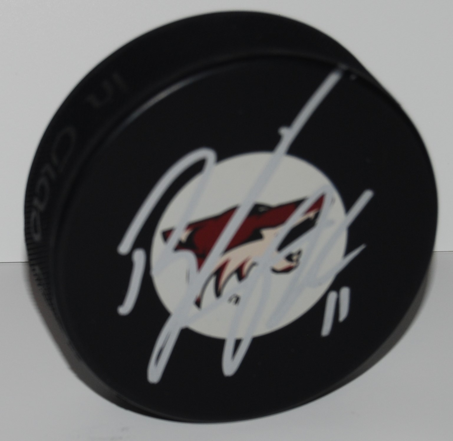 BRENDAN PERLINI signed (PHOENIX COYOTES) souvenir logo hockey puck W/COA Collectible Memorabilia