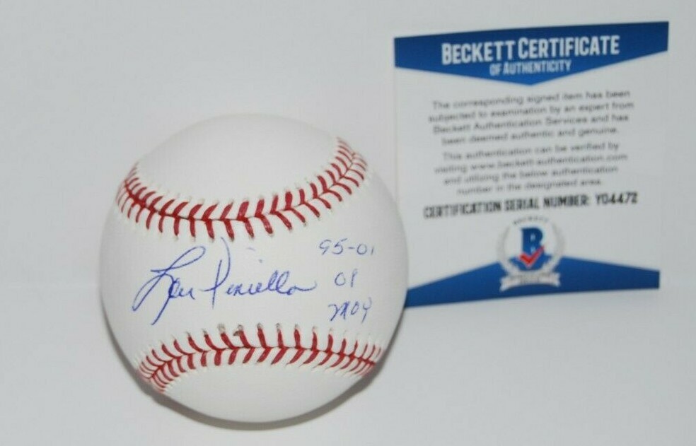 LOU PINIELLA signed (CINCINNATI REDS) 1990 WS Logo baseball BECKETT BAS Y04472 Collectible Memorabilia