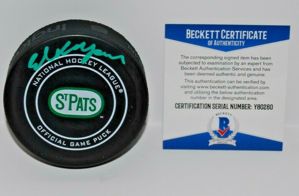 ED BELFOUR signed (DALLAS STARS) Official game hockey puck BECKETT BAS Y80260 Collectible Memorabilia