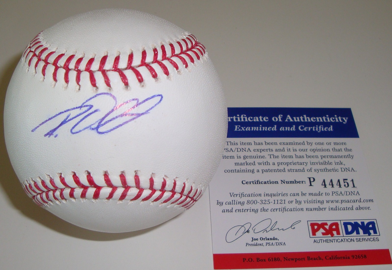 Roy Oswalt Signed Baseball w/PSA DNA Phillies Series Collectible Memorabilia