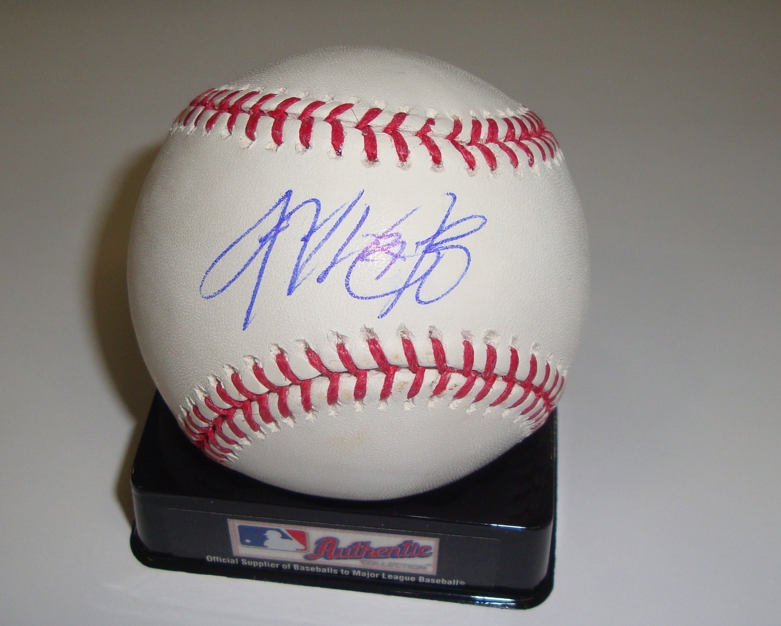 Michael Bourn Signed Baseball w/COA Official MLB 2012 Atlanta Braves Collectible Memorabilia
