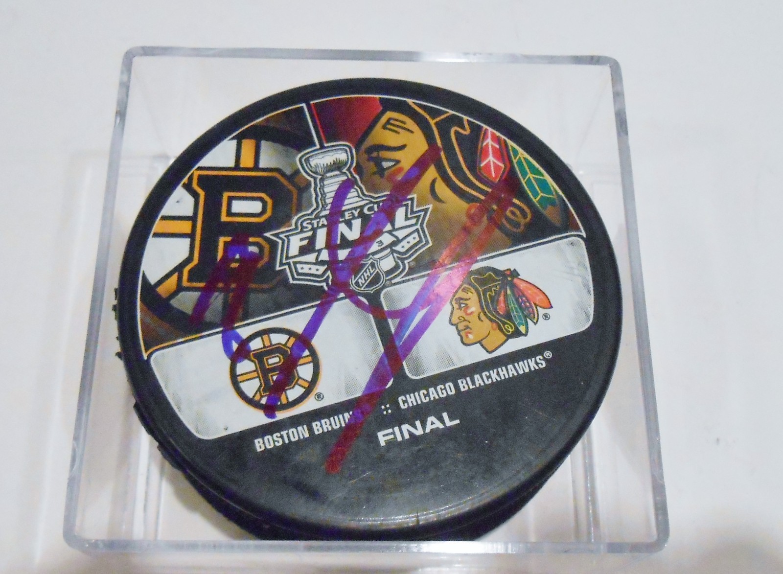 Marcus Kruger Signed 2013 Stanley Cup Puck w/COA Chicago Blackhawks Collectible Memorabilia