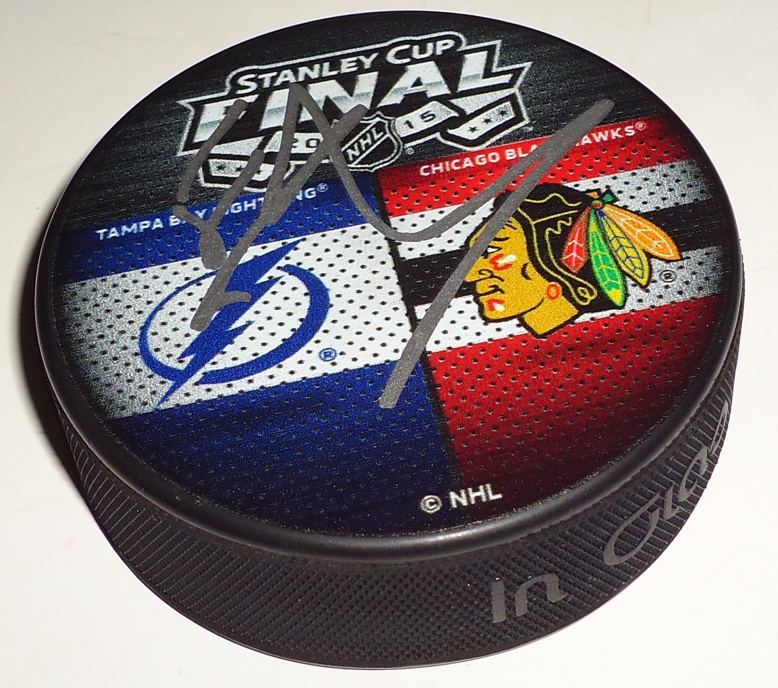 Marcus Kruger signed 2015 Chicago Blackhawks vs Lighting finals puck w/coa #1 Collectible Memorabilia