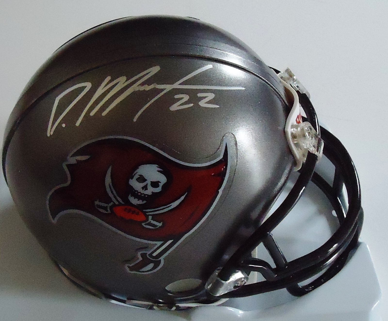 Doug Martin signed Tampa Bay Buccaneers Football mini helmet w/coa #DM22 Collectible Memorabilia