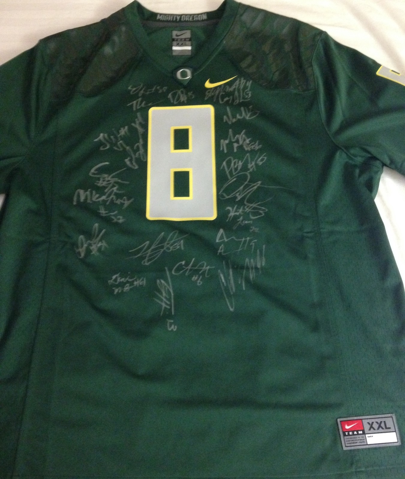 2014 OREGON DUCKS TEAM SIGNED FOOTBALL JERSEY W/COA NATIONAL CHAMPIONSHIP #1  COLLECTIBLE MEMORABILIA