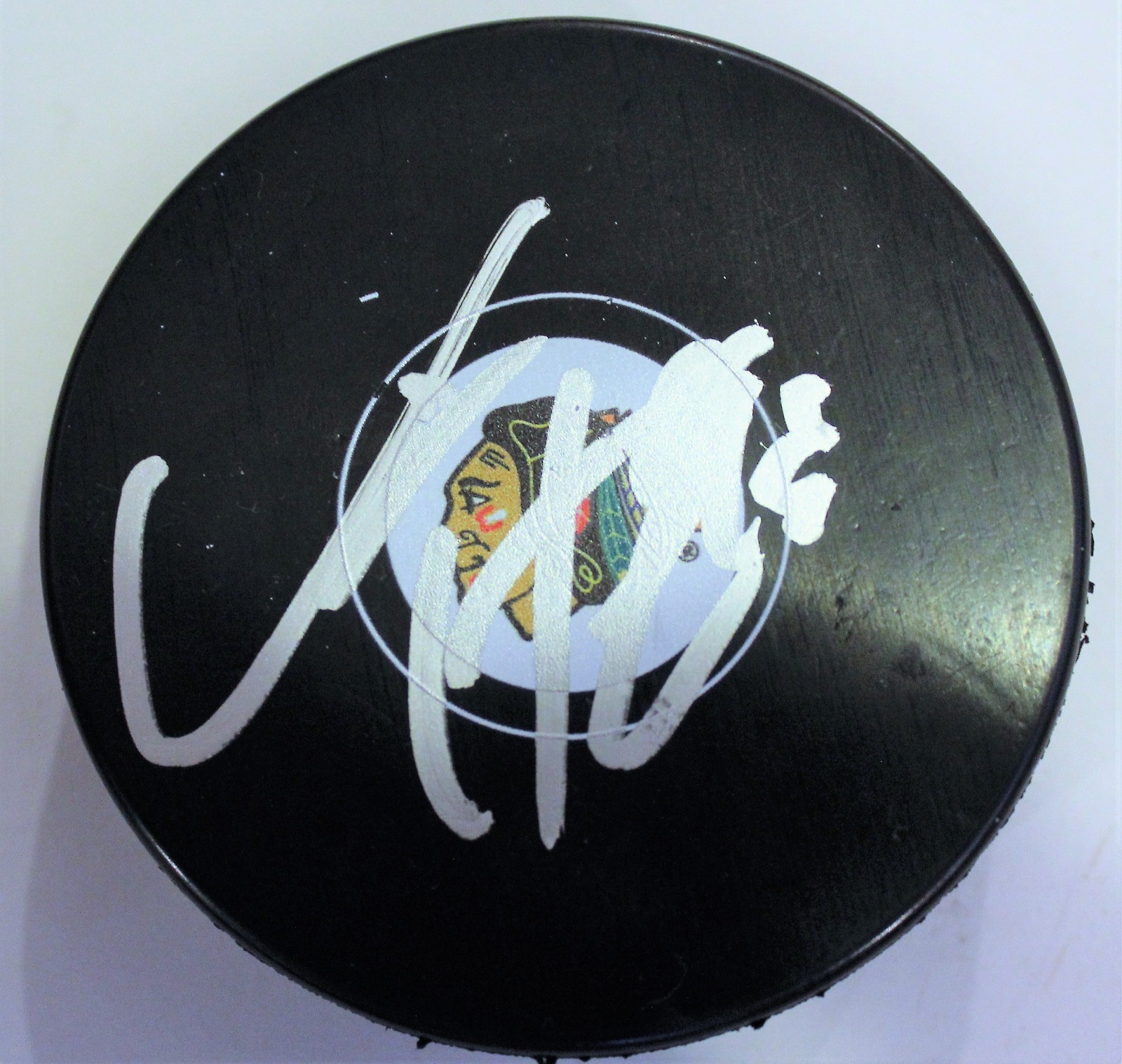 Vinnie Hinostroza Signed Chicago Blackhawks Logo Puck w/COA 2017-18 #1 Collectible Memorabilia