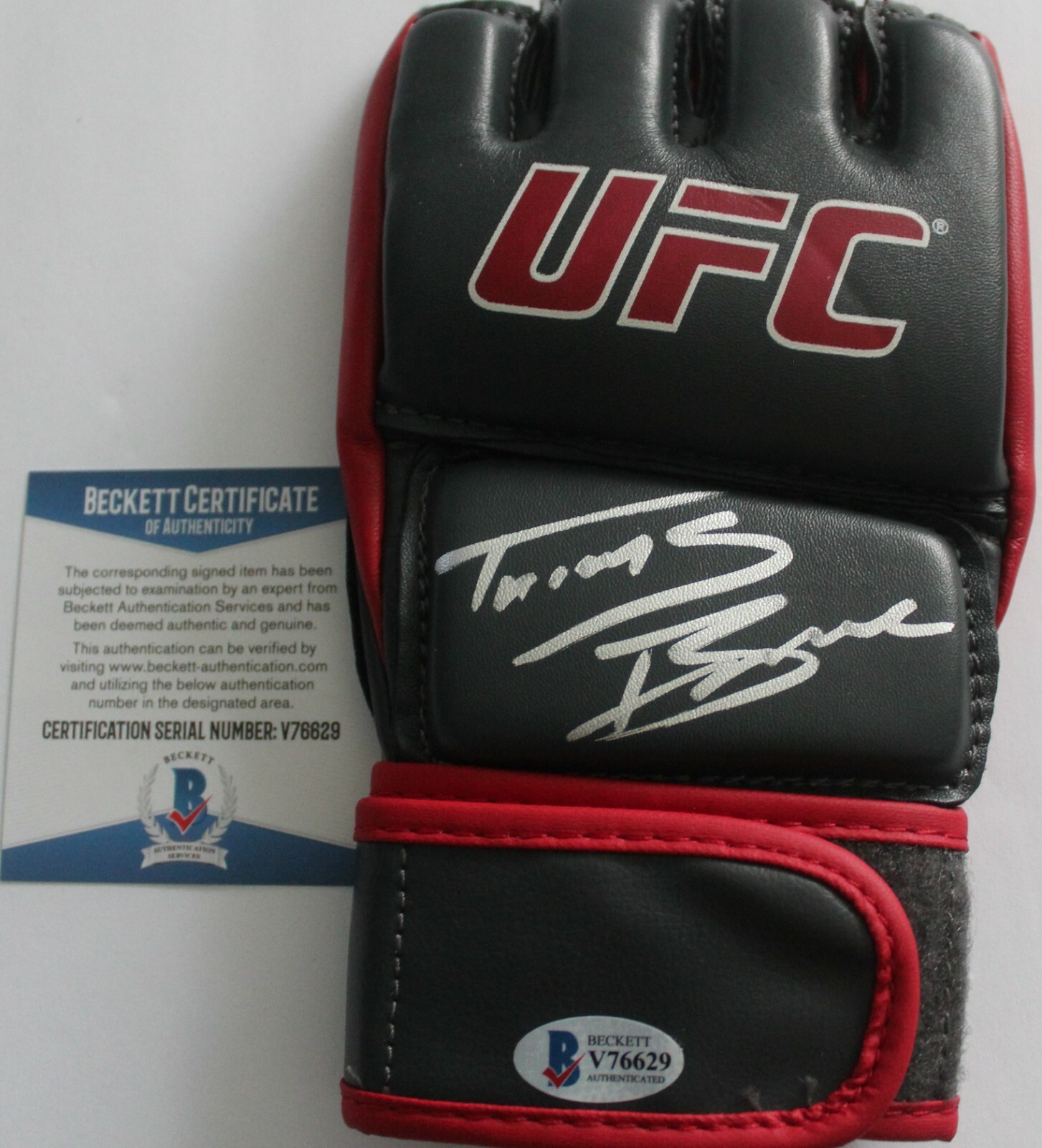 Travis Browne Signed UFC Training Glove w/Beckett COA MMA Champion V76629 Collectible Memorabilia