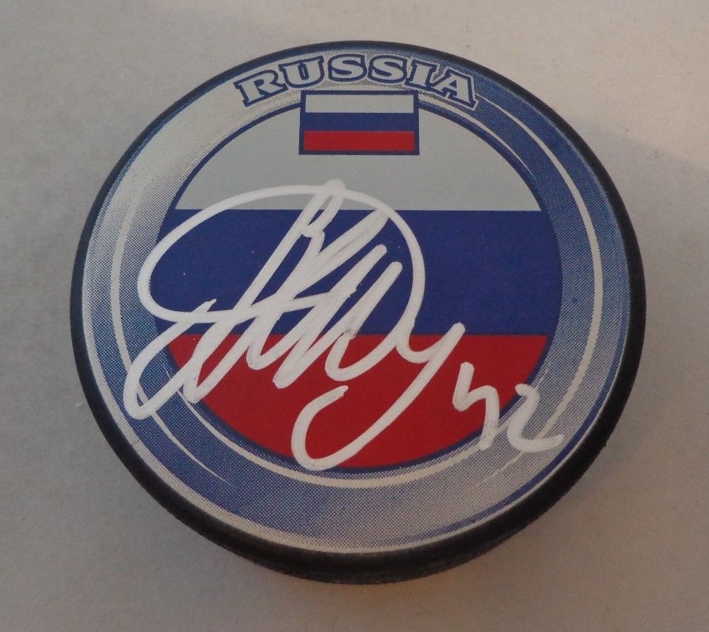 Artem Anisimov Chicago Blackhawks signed Team Russia Puck autographed Hawks Collectible Memorabilia