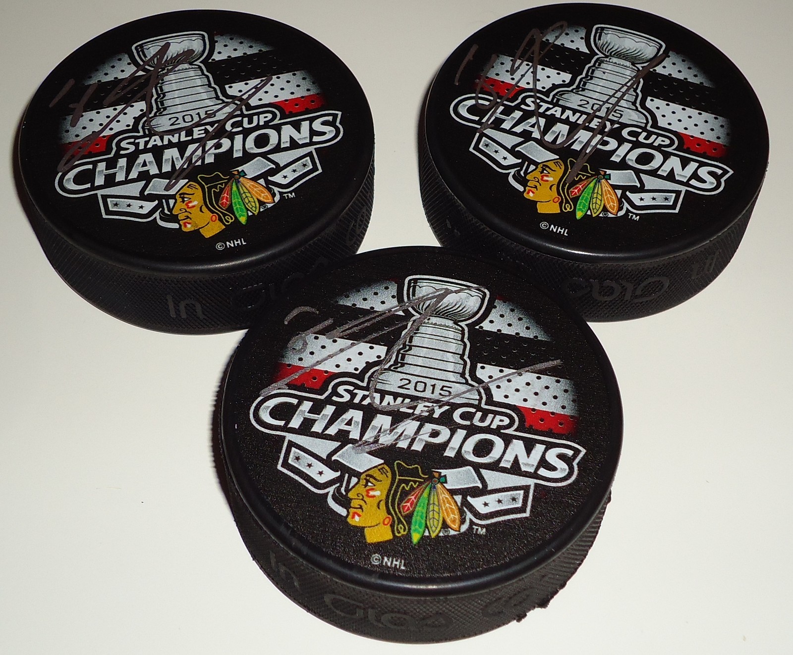 Marcus Kruger signed 2015 Chicago Blackhawks Champions hockey puck w/coa Collectible Memorabilia
