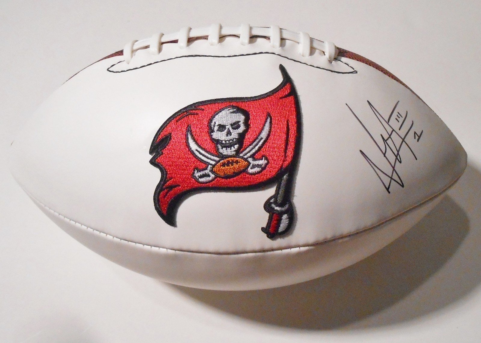 VERNON HARGREAVES III SIGNED TAMPA BAY BUCANEERS LOGO FOOTBALL W/COA  COLLECTIBLE MEMORABILIA