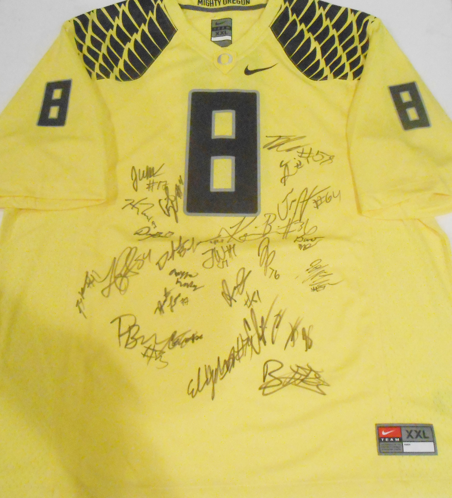 2014 OREGON DUCKS TEAM SIGNED FOOTBALL JERSEY W/COA NATIONAL CHAMPIONSHIP #1 C  COLLECTIBLE MEMORABILIA