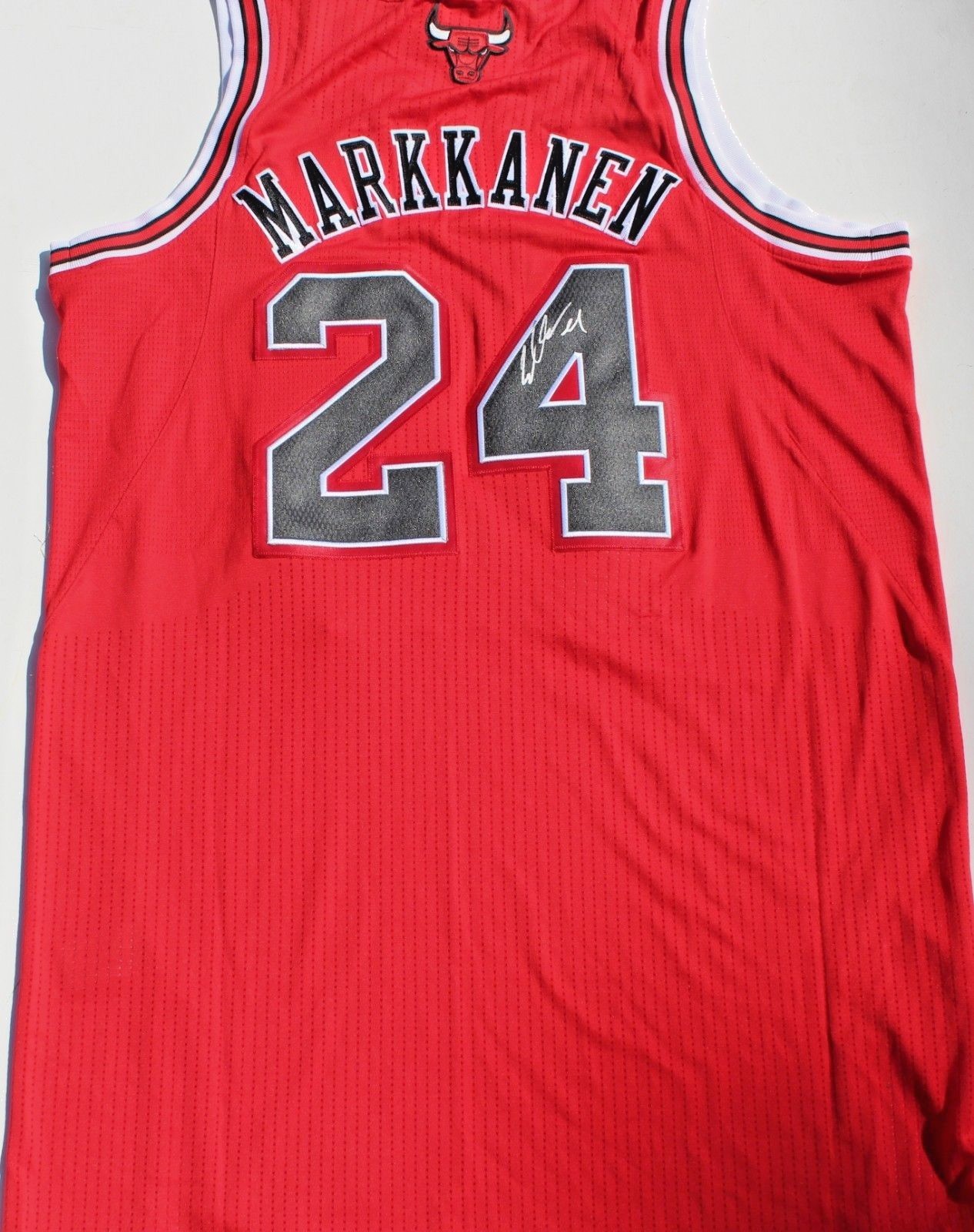 Lauri Markkanen Signed Chicago Bulls Authentic XL Basketball Jersey w/COA Collectible Memorabilia