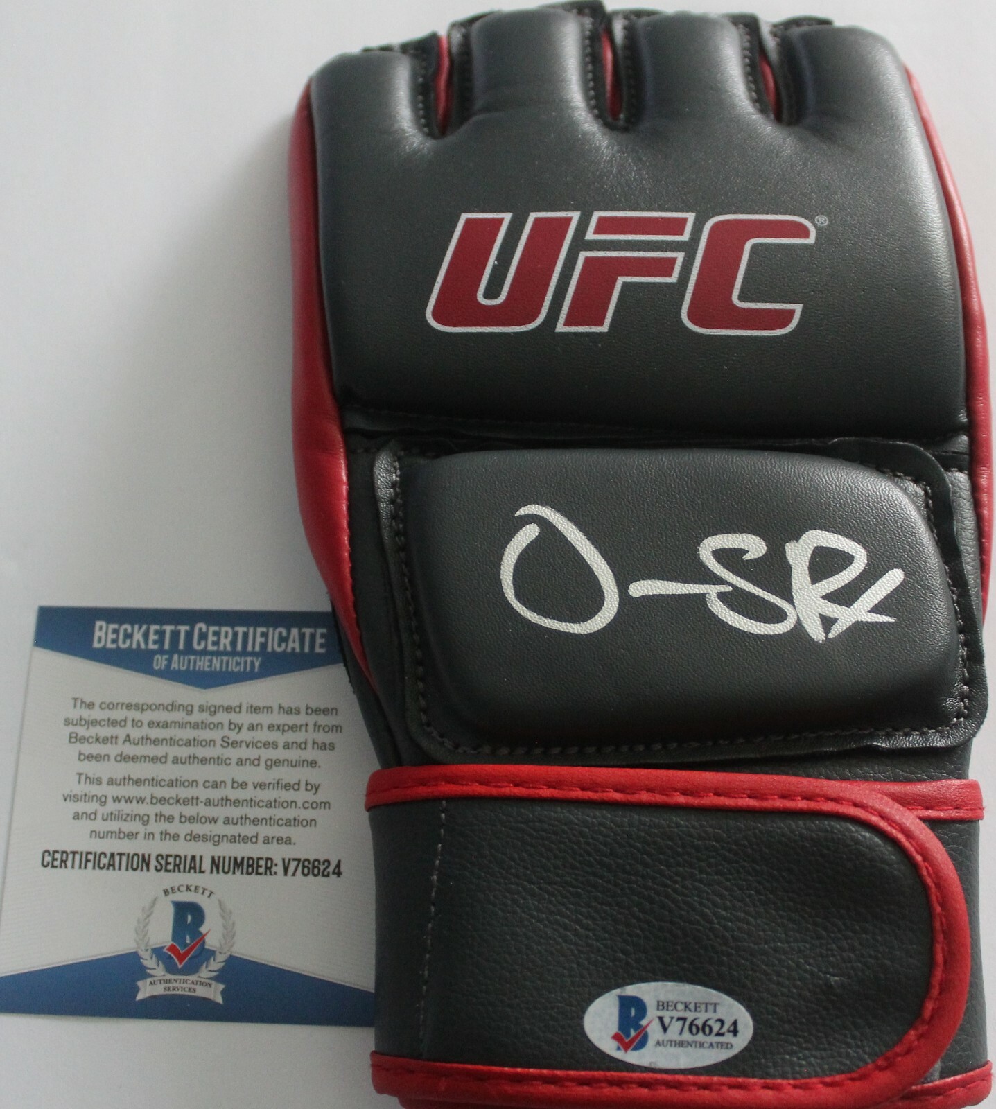 Ovince St. Preux Signed UFC Training Glove w/Beckett COA MMA Champion V76624 Collectible Memorabilia