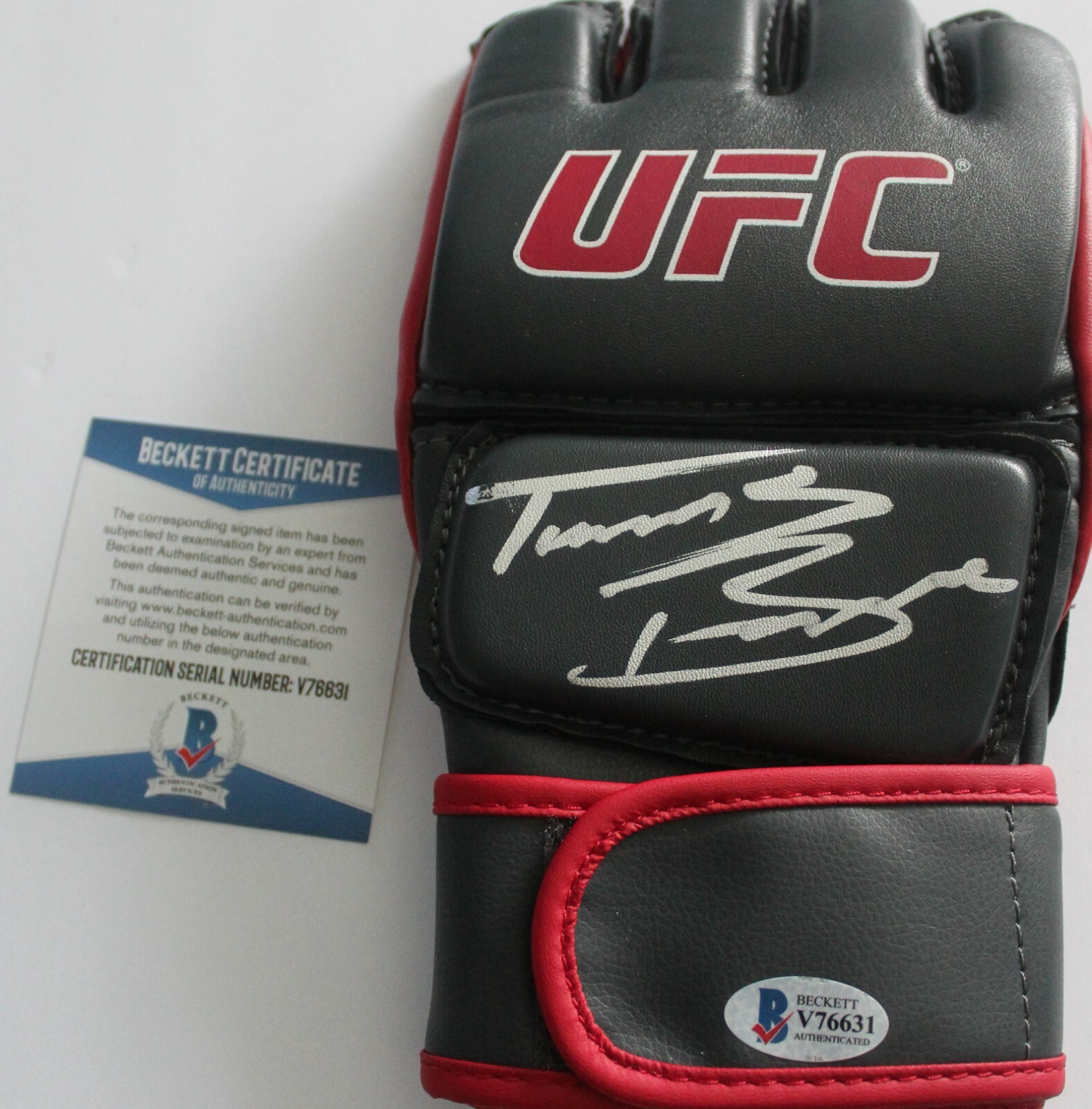 Travis Browne Signed UFC Training Glove w/Beckett COA MMA Champion V76631 Collectible Memorabilia