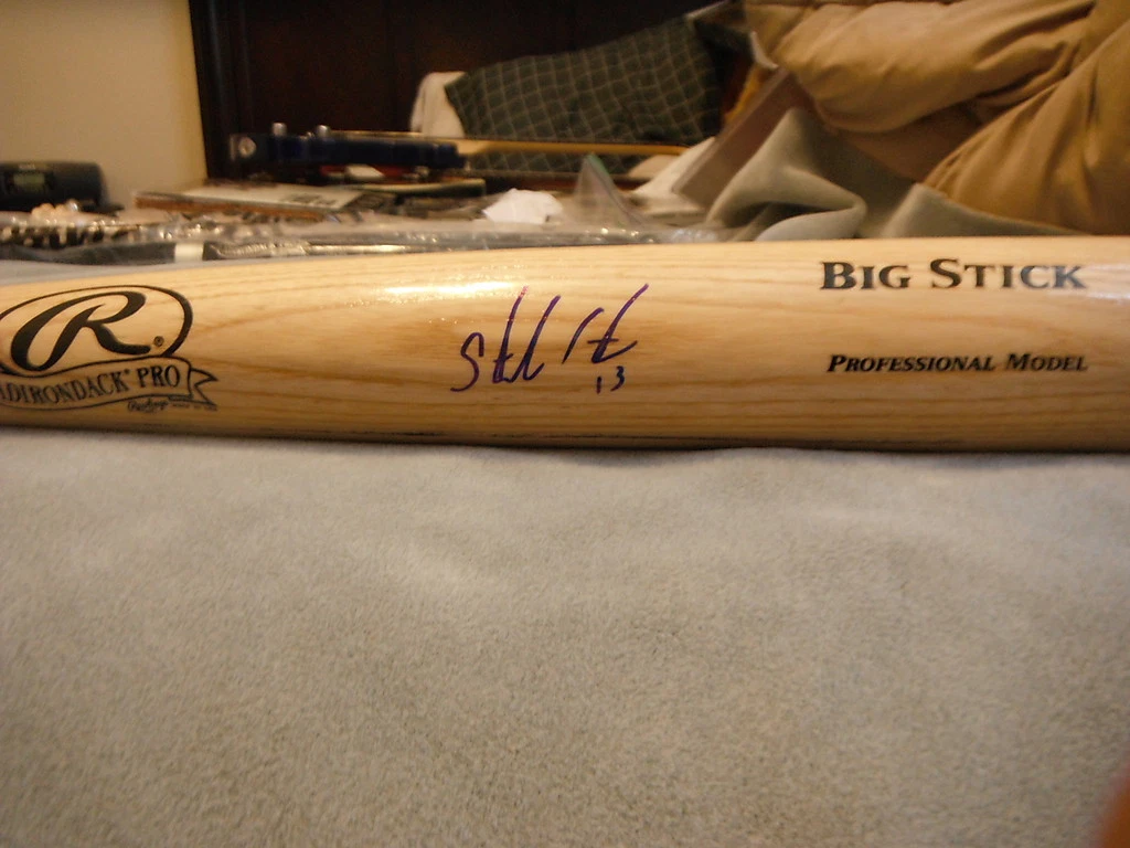 CHICAGO CUBS STARLIN CASTRO SIGNED 34 INCH BIG STICK BAT Collectible Memorabilia