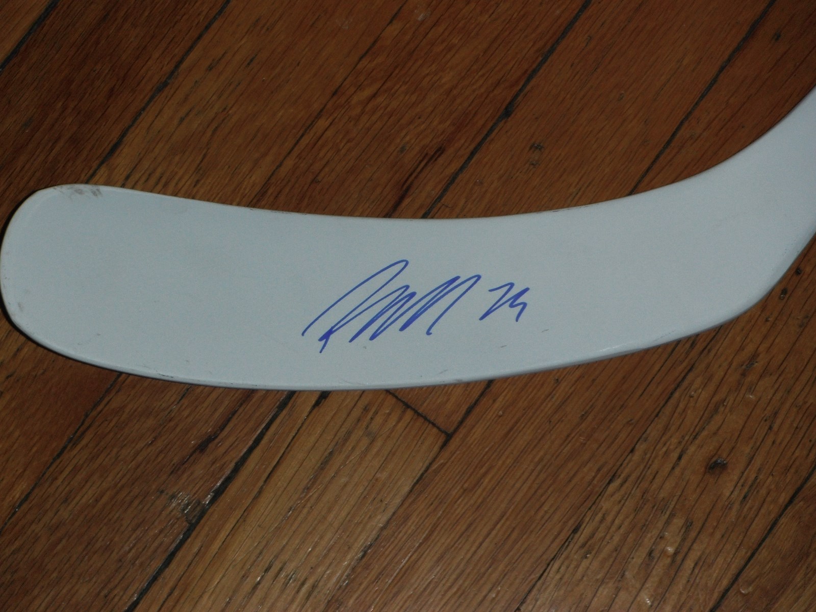 WINNIPEG JETS PATRIK LAINE SIGNED CCM 1 PIECE HOCKEY STICK  COLLECTIBLE MEMORABILIA