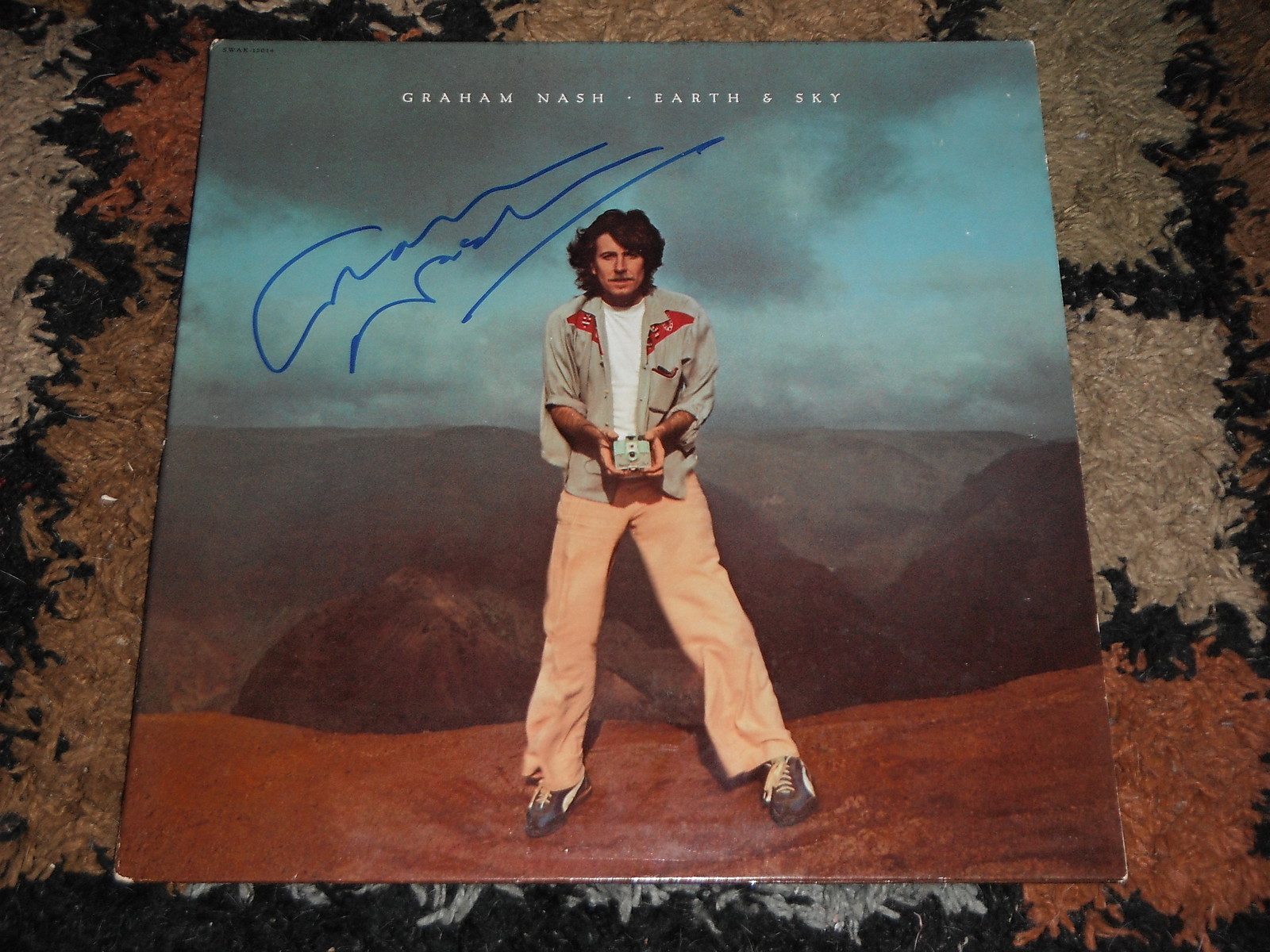 GRAHAM NASH SIGNED EARTH & SKY VINYL ALBUM Collectible Memorabilia