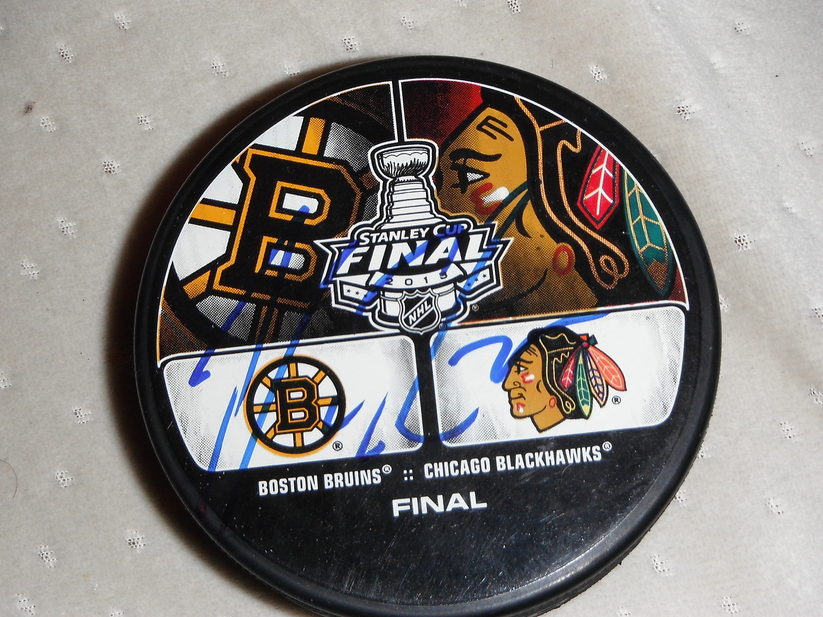 2013 CHICAGO BLACKHAWKS VIKTOR STALBERG SIGNED STANLEY CUP PUCK Collectible Memorabilia