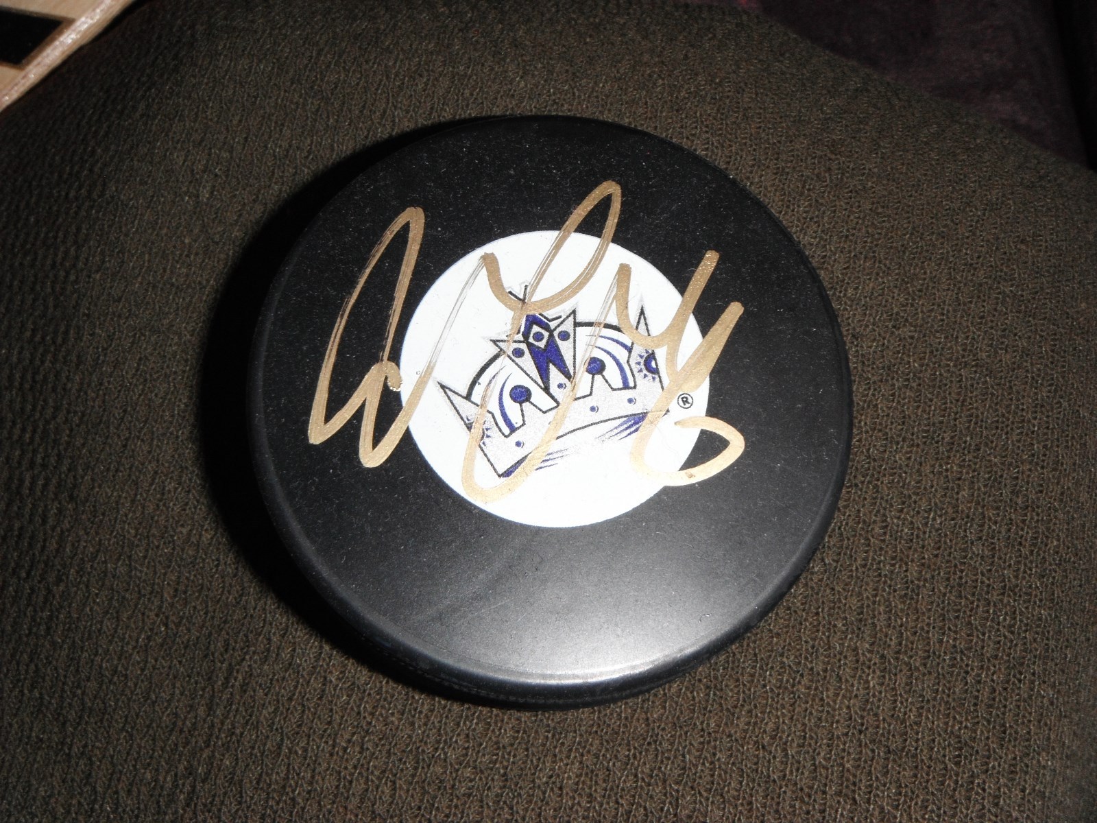 LOS ANGELES KINGS JAKE MUZZIN SIGNED HOCKEY PUCK Collectible Memorabilia
