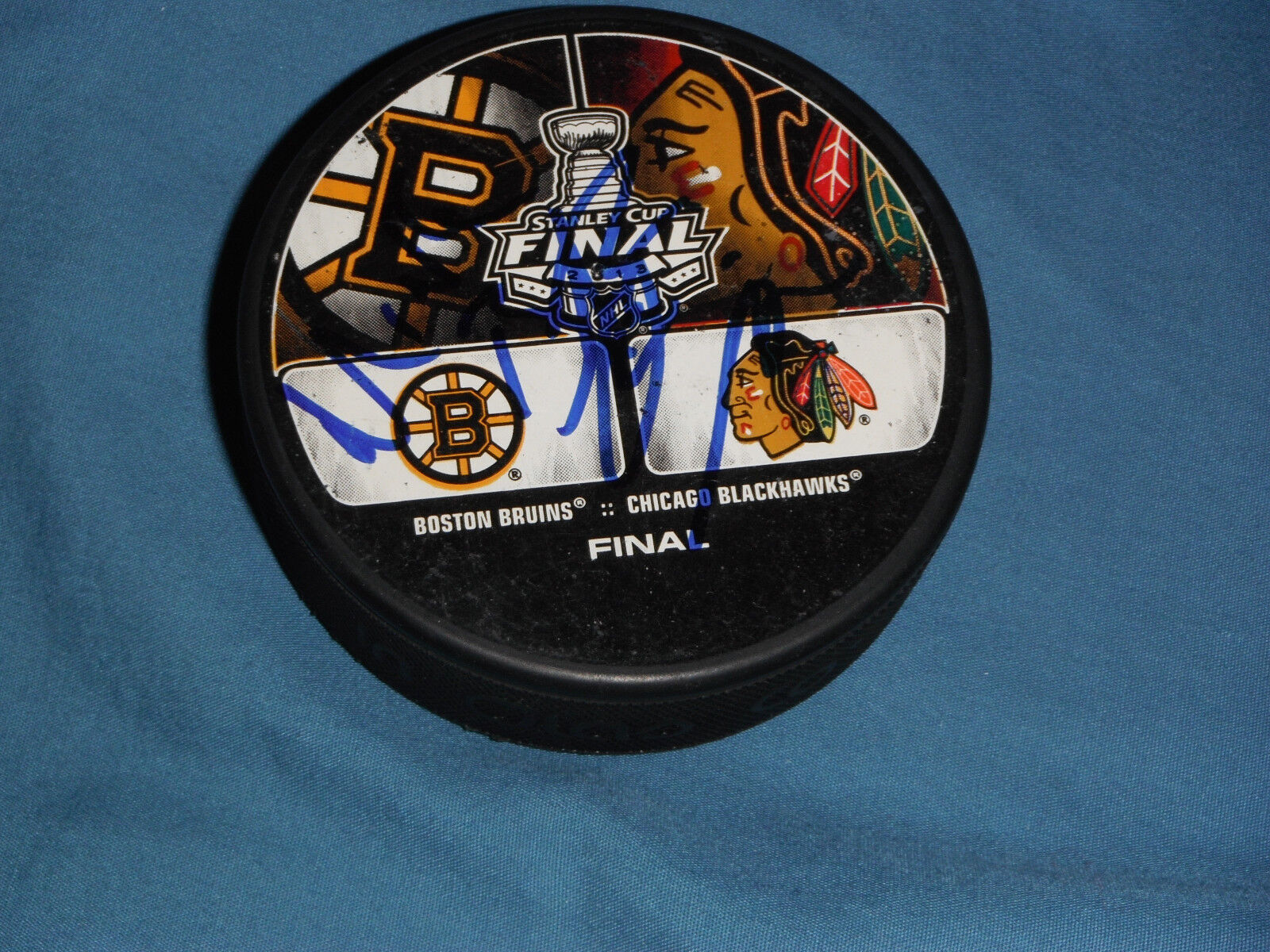 THE FRATELLIS GROUP SIGNED 2013 CHICAGO BLACKHAWKS STANLEY CUP PUCK Collectible Memorabilia