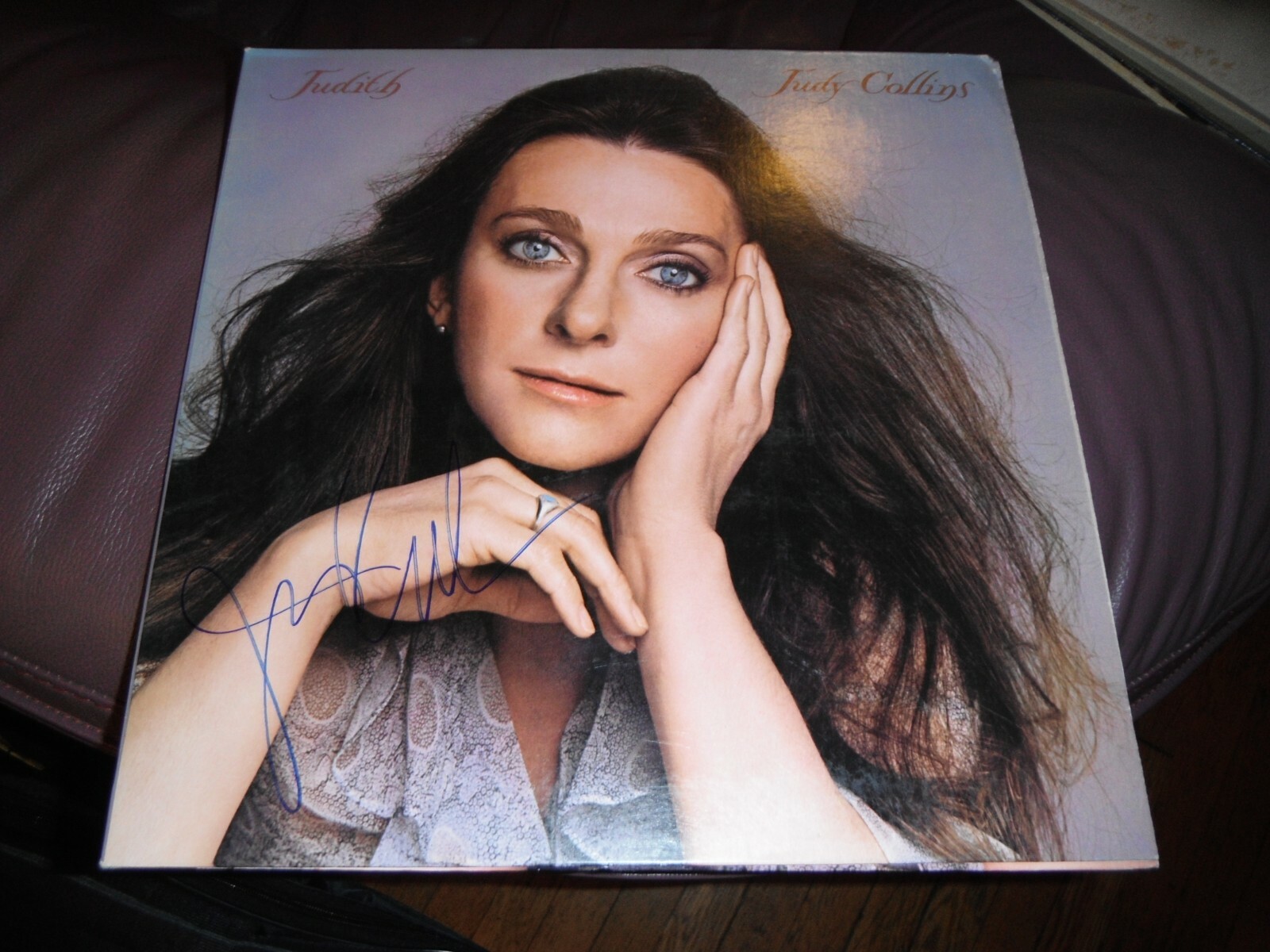 JUDY COLLINS SIGNED JUDITH VINYL ALBUM LEGENDARY SINGER Collectible Memorabilia