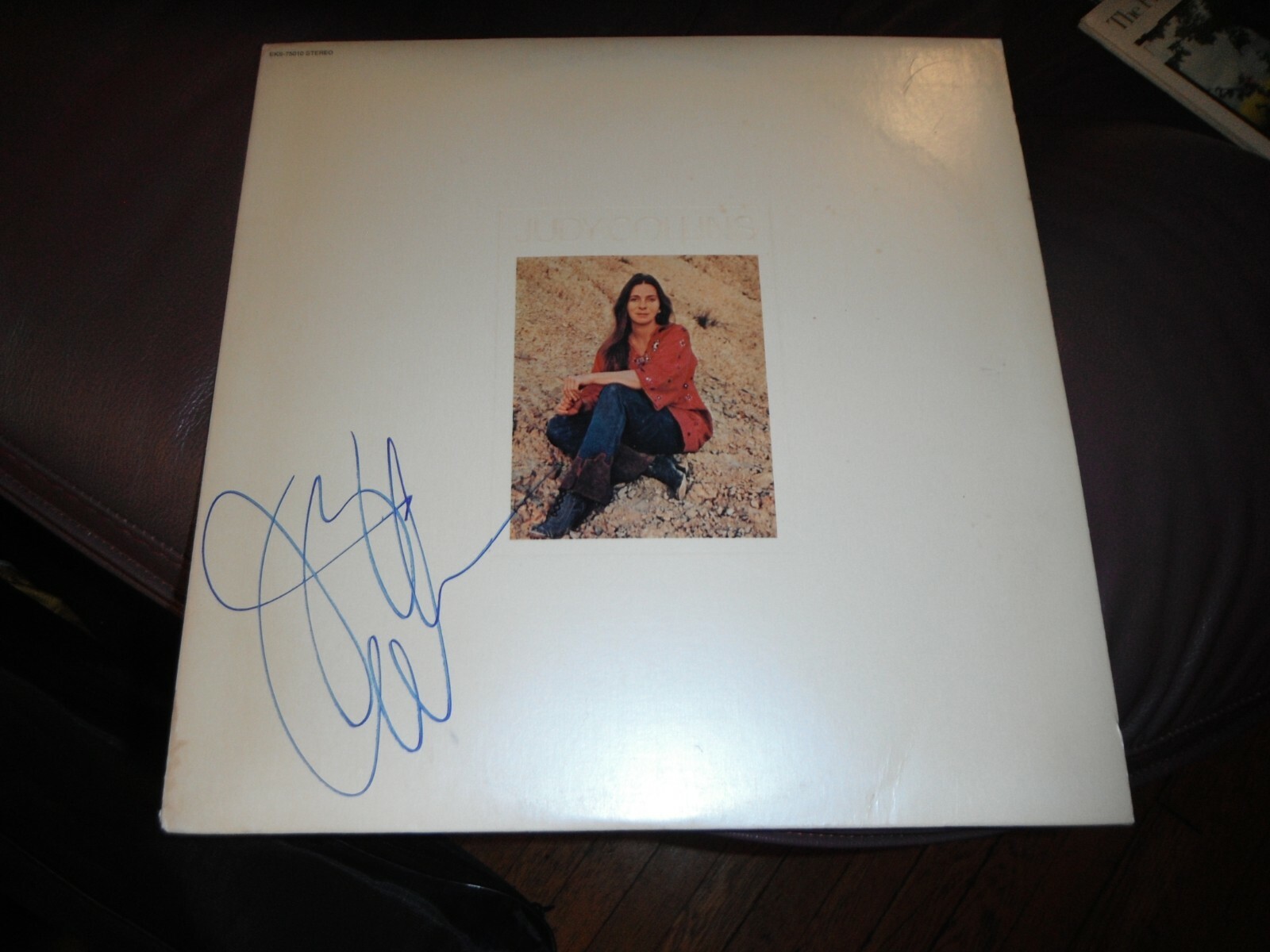 JUDY COLLINS SIGNED WHALES AND NIGHTINGALES VINYL ALBUM Collectible Memorabilia