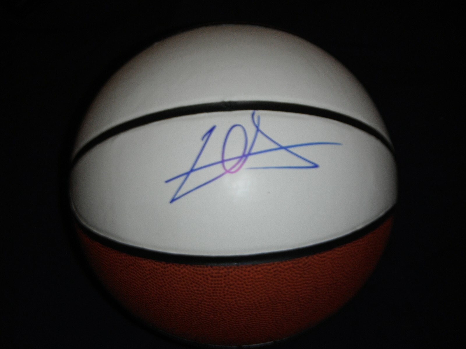 PHOENIX SUNS DEANDRE AYTON SIGNED WHITE LEATHER BALL Collectible Memorabilia