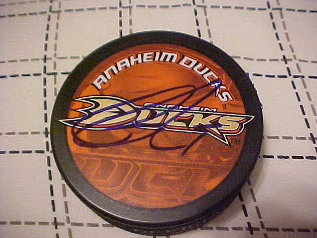 ANAHEIM DUCKS BOBBY RYAN SIGNED PUCK RARE LOGO Collectible Memorabilia