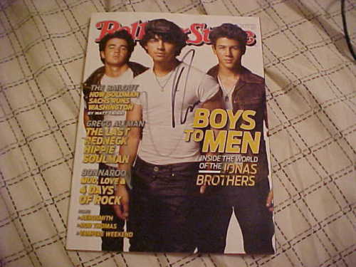 JONAS BROTHERS GROUP SIGNED ROLLING STONE MAGAZINE Collectible Memorabilia