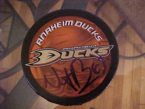 ANAHEIM DUCKS NICK BONINO SIGNED PUCK Collectible Memorabilia
