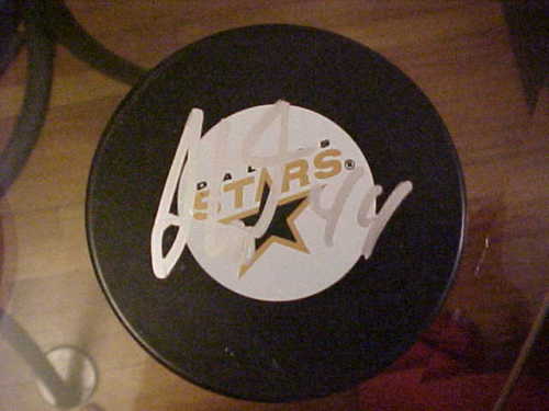 DALLAS STARS JEFF WOYWITKA SIGNED PUCK Collectible Memorabilia