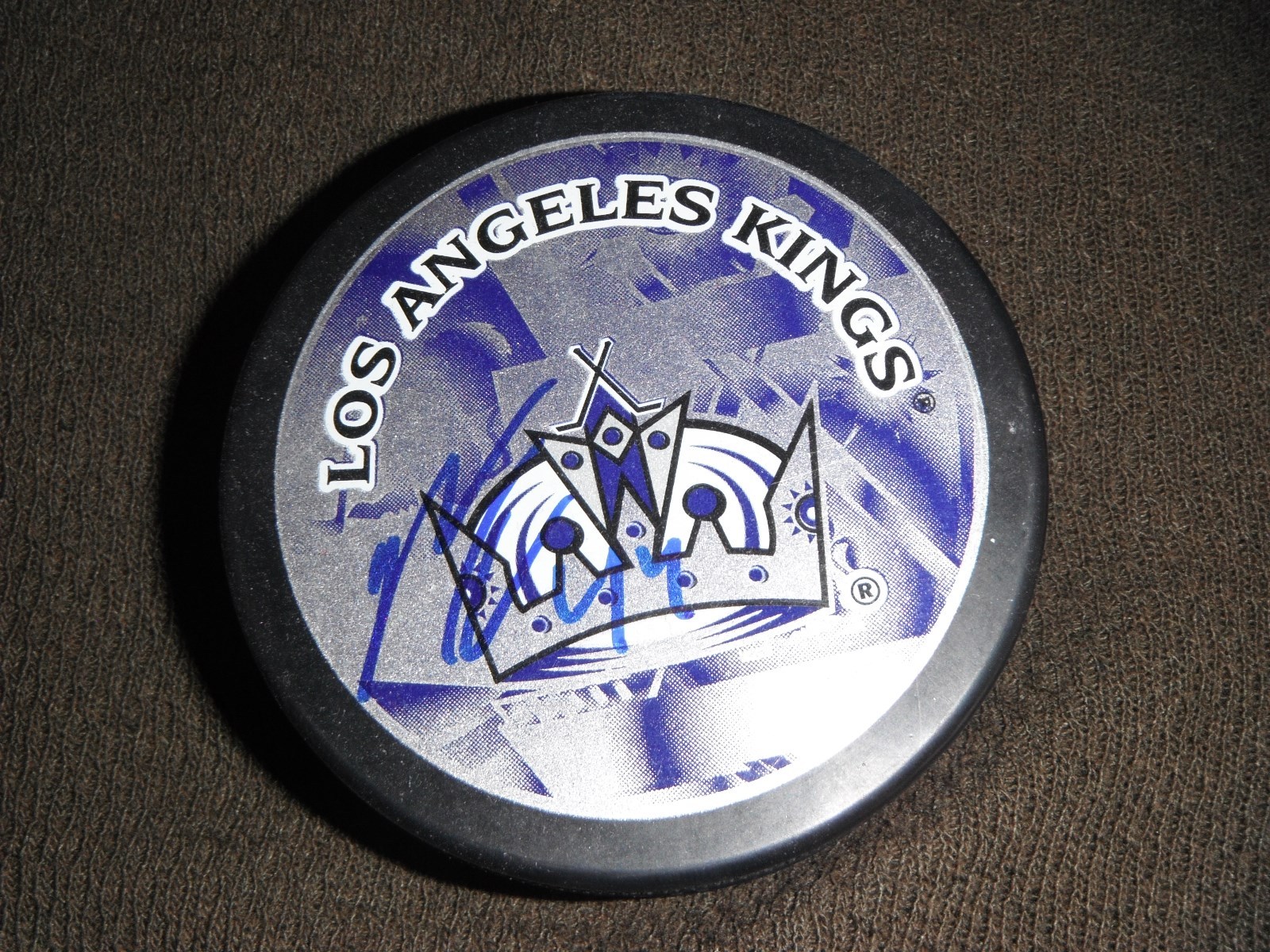 LOS ANGELES KINGS NATE THOMPSON SIGNED HOCKEY PUCK Collectible Memorabilia