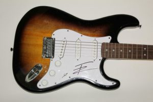 THOMAS RHETT SIGNED AUTOGRAPH FENDER BRAND ELECTRIC GUITAR – TANGLED UP, COUNTRY  COLLECTIBLE MEMORABILIA