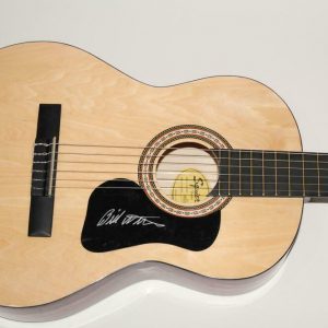 BILL WITHERS SIGNED AUTOGRAPH FENDER BRAND ACOUSTIC GUITAR - LEAN ON ME LEGEND COLLECTIBLE MEMORABILIA