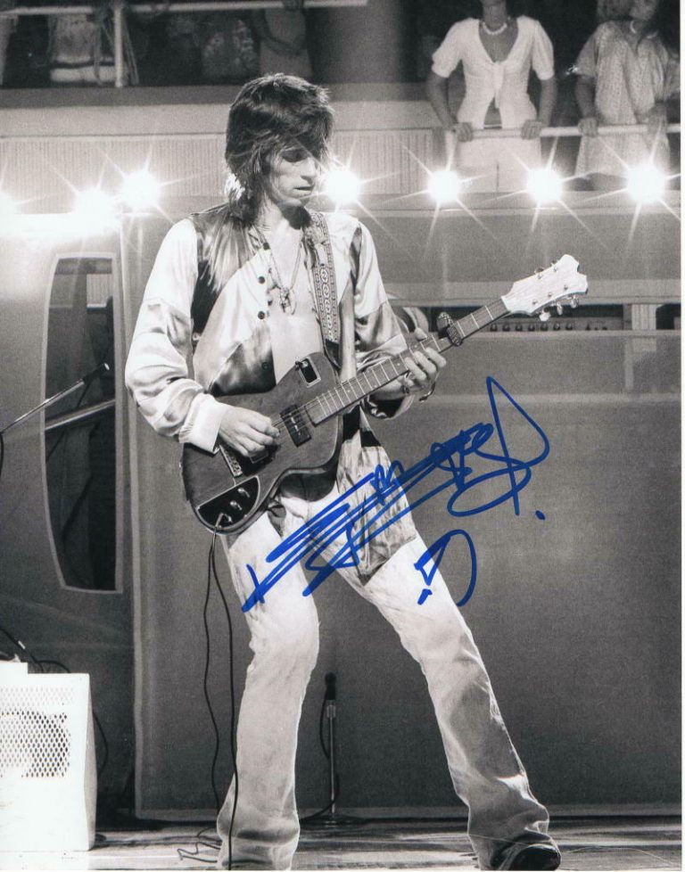 KEITH RICHARDS SIGNED AUTOGRAPHED 11×14 PHOTO THE ROLLING STONES GUITAR, YOUNG 2  COLLECTIBLE MEMORABILIA