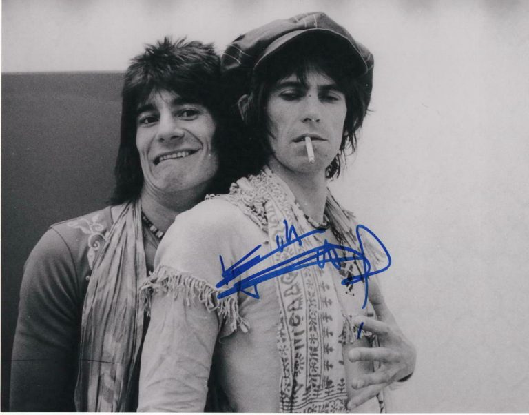 KEITH RICHARDS SIGNED AUTOGRAPHED 11×14 PHOTO THE ROLLING STONES GUITAR, YOUNG 4  COLLECTIBLE MEMORABILIA