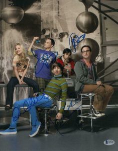 JIM PARSONS, KALEY CUOCO FULL CAST SIGNED AUTOGRAPH -BIG BANG THEORY 11×14 PHOTO  COLLECTIBLE MEMORABILIA