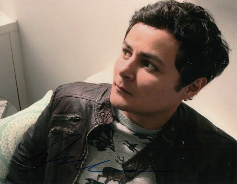 ARTURO CASTRO SIGNED *BROAD CITY* BILLY LYNN’S LONG HALFTIME WALK 8×10 W/COA #2  COLLECTIBLE MEMORABILIA