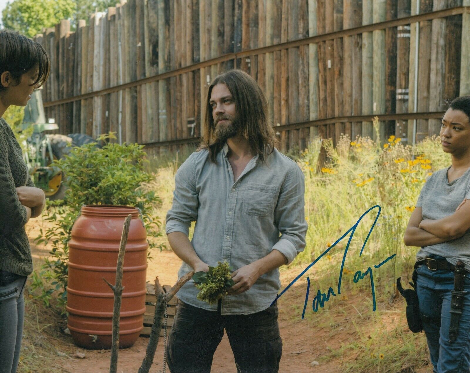 TOM PAYNE signed (THE WALKING DEAD) 8X10 photo *PAUL 'JESUS' ROVIA* W/COA TP5 Collectible