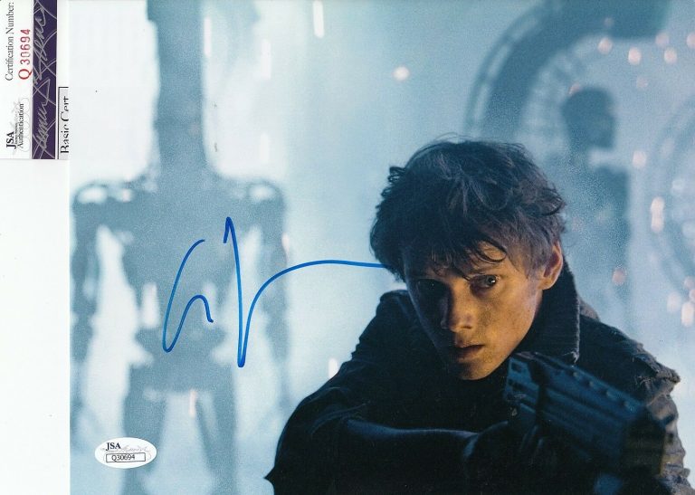 ANTON YELCHIN SIGNED AUTOGRAPHED TERMINATOR SALVATION 8×10 JSA AUTHENTIC Q30694  COLLECTIBLE MEMORABILIA