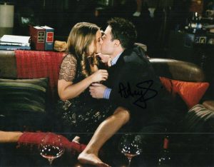 ASHLEY WILLIAMS SIGNED (HOW I MET YOUR MOTHER) TV SHOW 8X10 *VICTORIA* W/COA  COLLECTIBLE MEMORABILIA