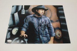 GARTH BROOKS SIGNED AUTOGRAPH 8X10 PHOTO THE CHASE, ROPIN THE WIND NO FENCES JSA  COLLECTIBLE MEMORABILIA