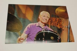 CHARLIE WATTS SIGNED AUTOGRAPH 8X10 PHOTO – ROLLING STONES, JUMPIN’ JACK FLASH  COLLECTIBLE MEMORABILIA