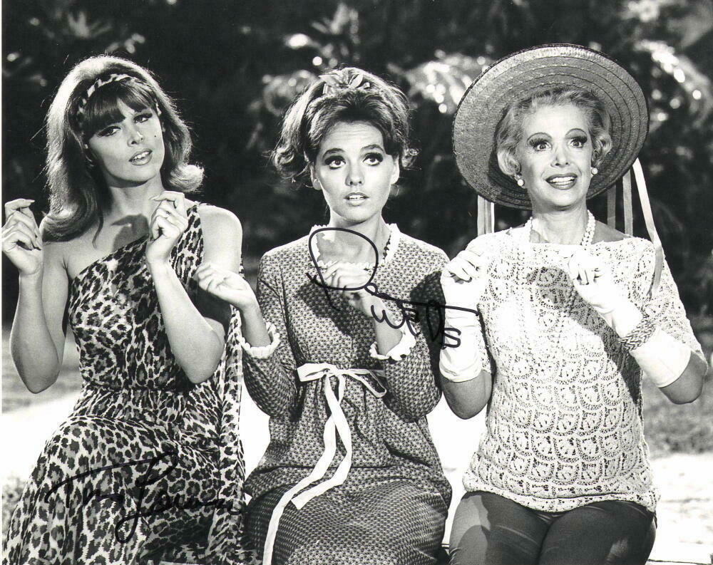 Tina Louise And Dawn Wells Signed Autograph 8x10 Photo Gilligans Island Beauties Collectible 