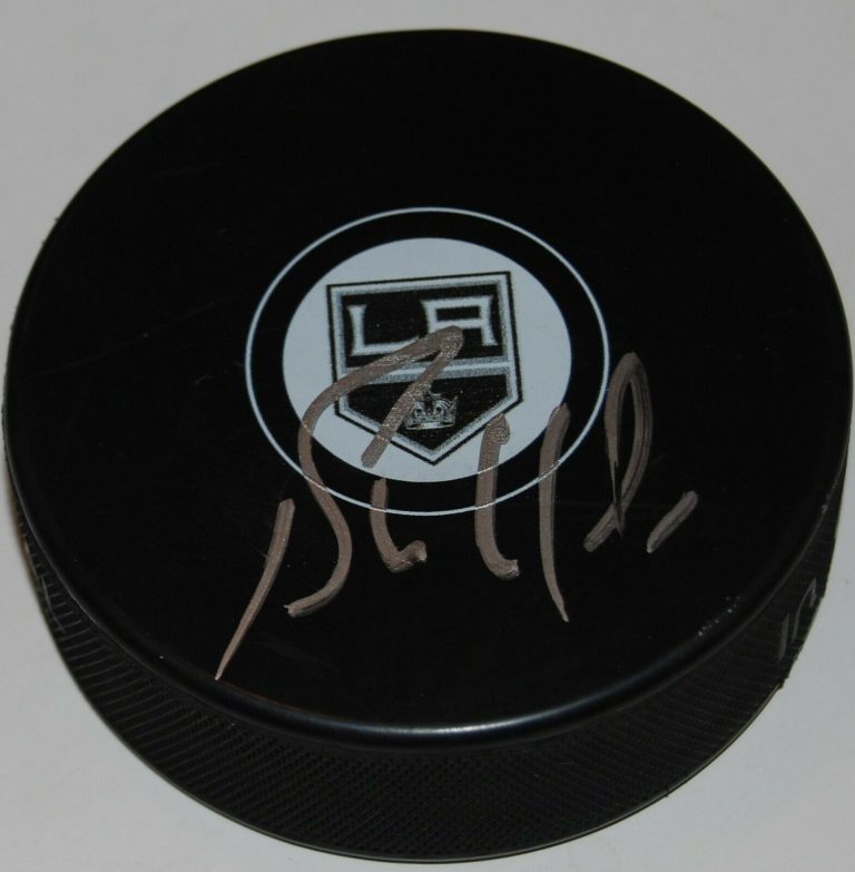 BERNIE NICHOLLS SIGNED (LOS ANGELES KINGS) SOUVENIR LOGO HOCKEY PUCK W/COA  COLLECTIBLE MEMORABILIA