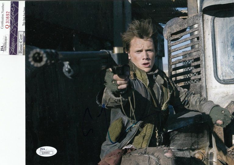 ANTON YELCHIN SIGNED AUTOGRAPHED TERMINATOR SALVATION 8×10 JSA AUTHENTIC Q30692  COLLECTIBLE MEMORABILIA