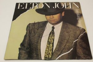 SIR ELTON JOHN SIGNED AUTOGRAPH ALBUM VINYL RECORD – BREAKING HEARTS, MUSIC ICON  COLLECTIBLE MEMORABILIA