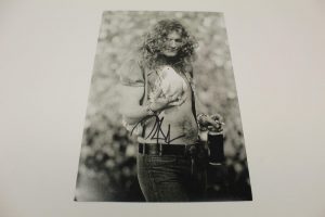 ROBERT PLANT SIGNED AUTOGRAPH 8X10 PHOTO – YOUNG, SHIRTLESS LED ZEPPELIN STUD  COLLECTIBLE MEMORABILIA