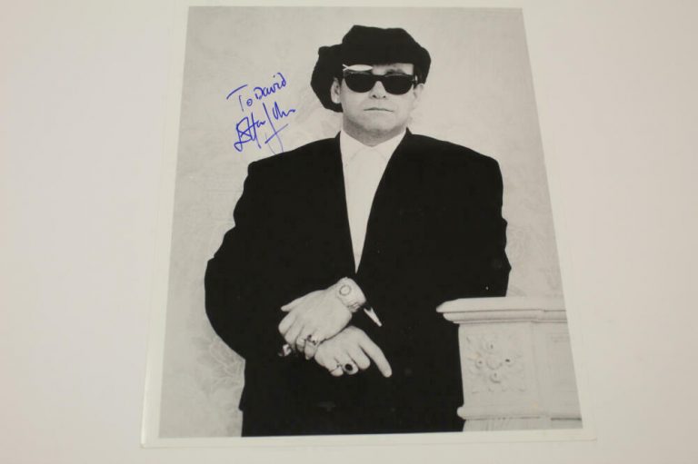ELTON JOHN SIGNED AUTOGRAPH 8X10 PHOTO – HONKY CHATEAU, CARIBOU, LEGEND REAL COA  COLLECTIBLE MEMORABILIA